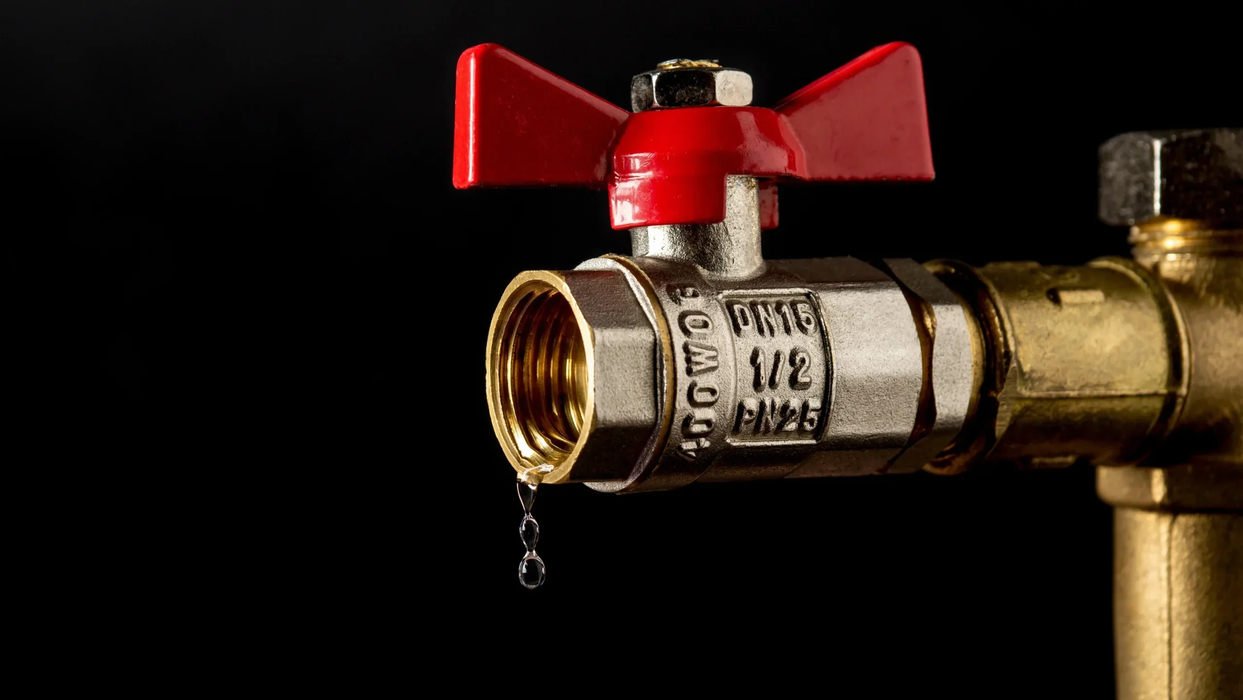 ball-valves-close-up-from-which-water-is-dripping